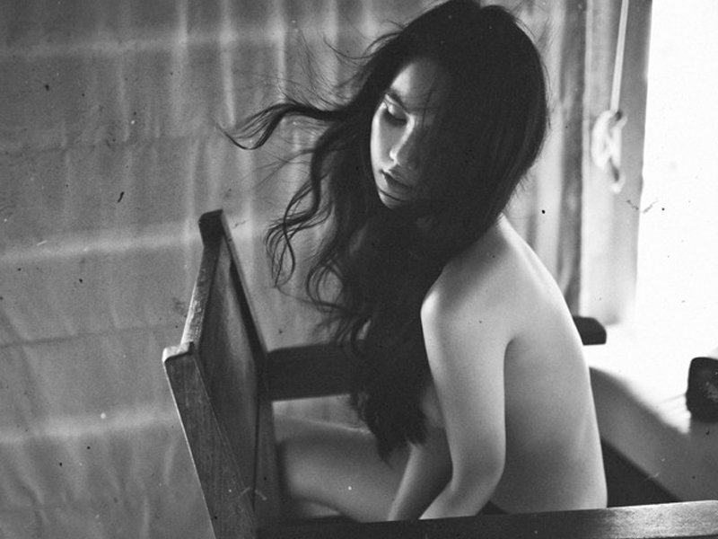 Xem trọn bộ 25+ ảnh nude Ngọc Trinh nude táo bạo