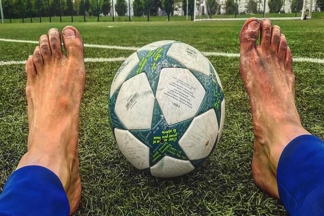 Điều gì sẽ xảy ra nếu bạn đi giày bóng đá và bị đau ngón chân cái? -PNMTNT