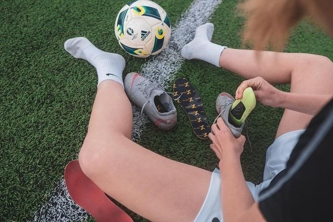 Điều gì sẽ xảy ra nếu bạn đi giày bóng đá và bị đau ngón chân cái? -PNMTNT