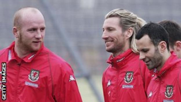 John Hartson reflects on his life and career in new documentary - BBC Sport